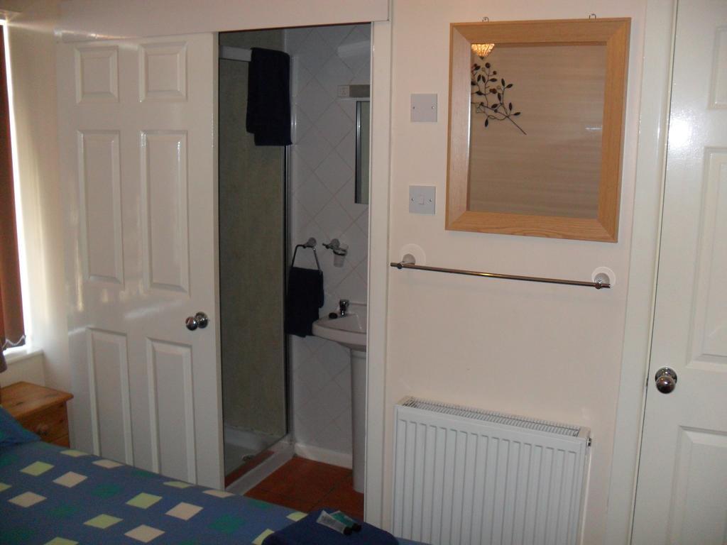 Charlotte Guest House Weymouth Habitación foto